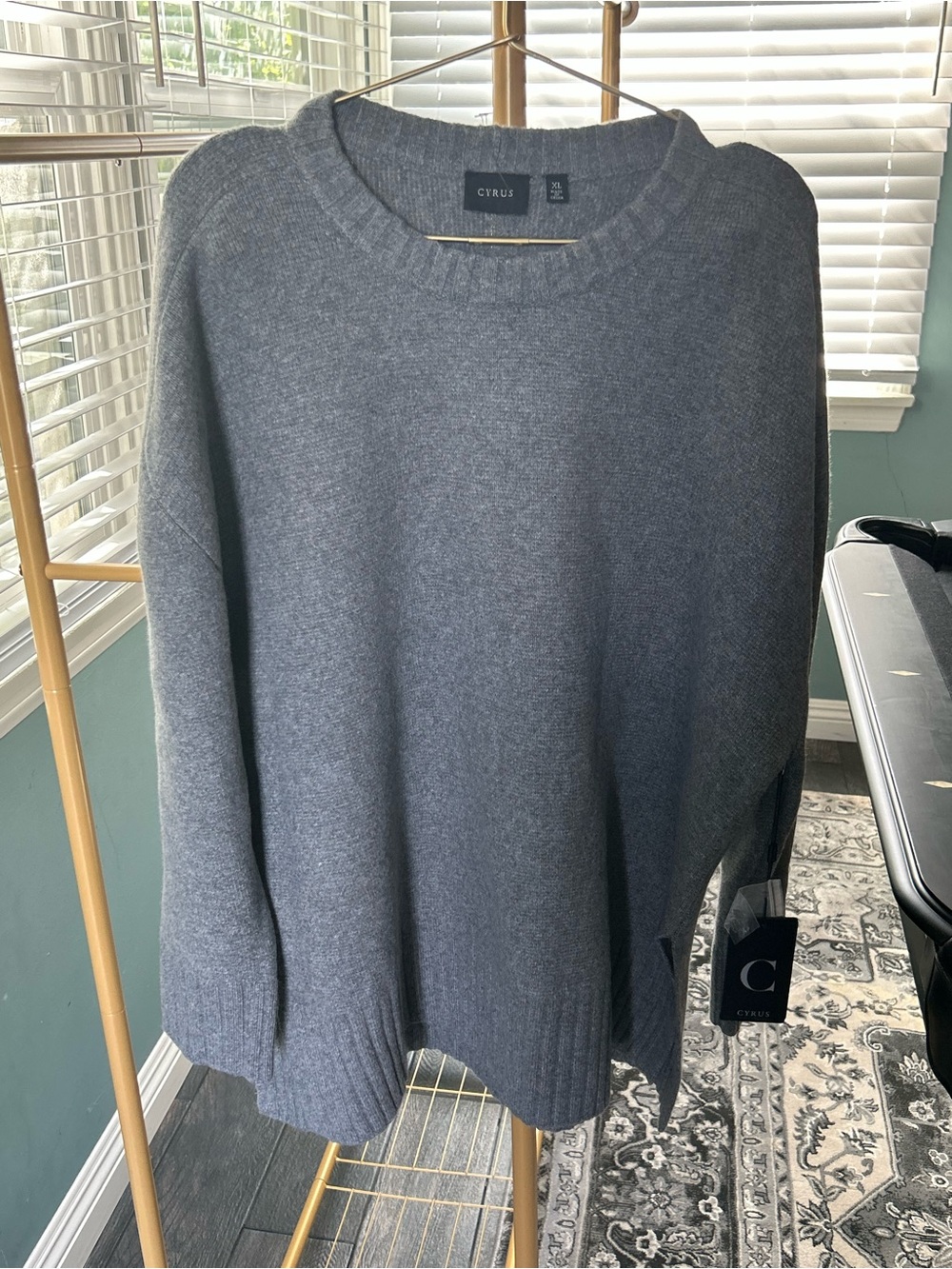 NWT Cyrus woman’s Crewneck Sweater — Gray size XL $89 retail